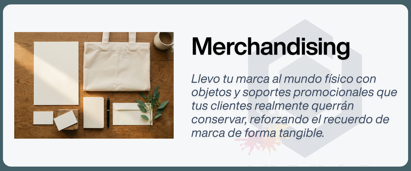Diseño de merchandising y papelería corporativa: tarjetas, carta, sobre, libreta y bolsa de tela sobre una mesa de madera.